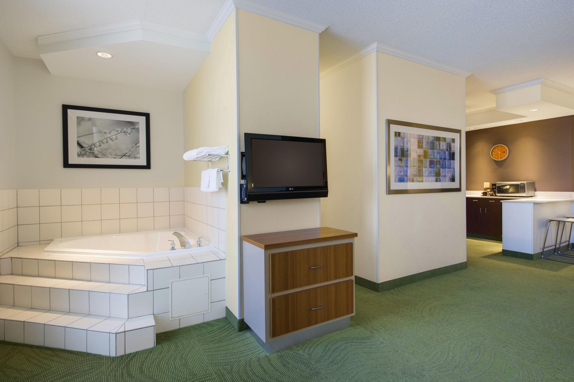 Springhill Suites By Marriott Lawrence Downtown Εξωτερικό φωτογραφία