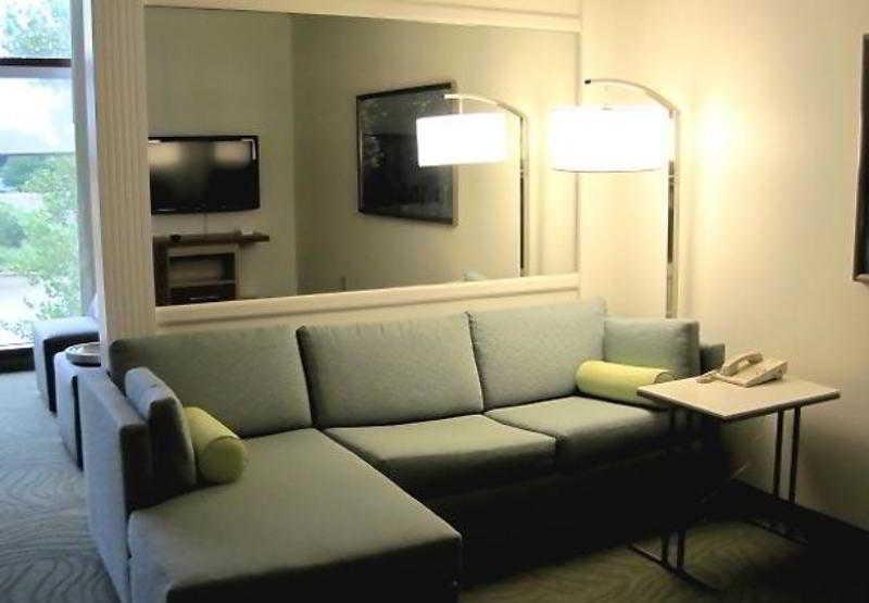 Springhill Suites By Marriott Lawrence Downtown Δωμάτιο φωτογραφία
